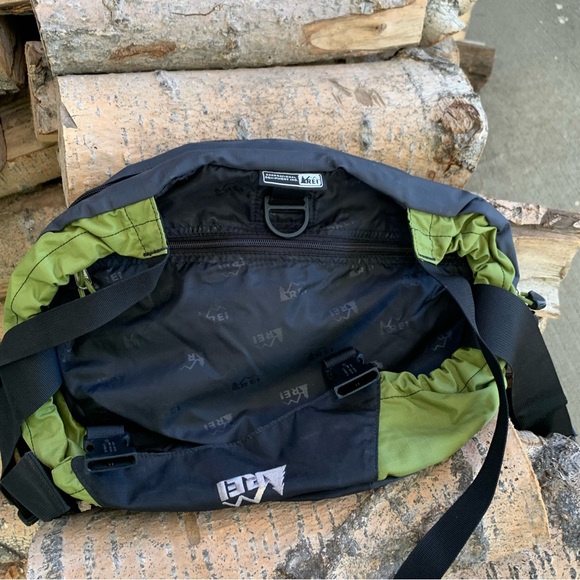 REI Hiking Lumbar Bag GUC - Picture 2 of 5
